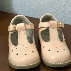 FootMates Peach Kids Dress Shoes size 5 EUC